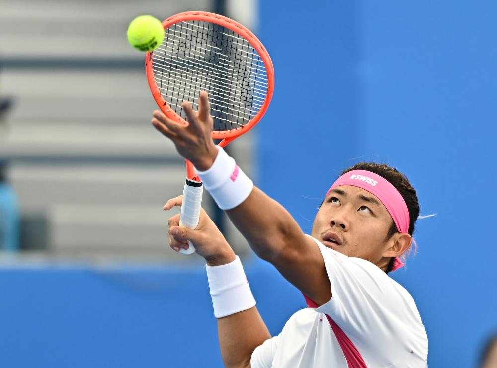 球星赛后向看台深深鞠躬